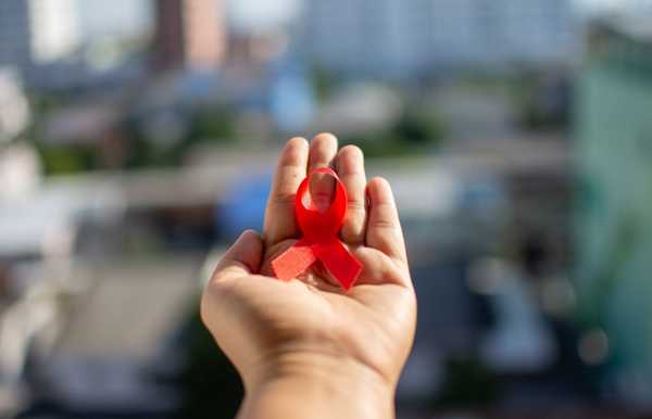 6 Tips for Living with HIV/AIDS