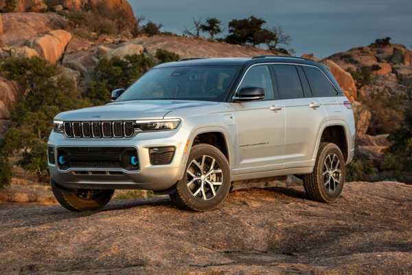 Exploring the 2025 Jeep Grand Cherokee — Smarter Power, Refined Design, and Modern Tech
